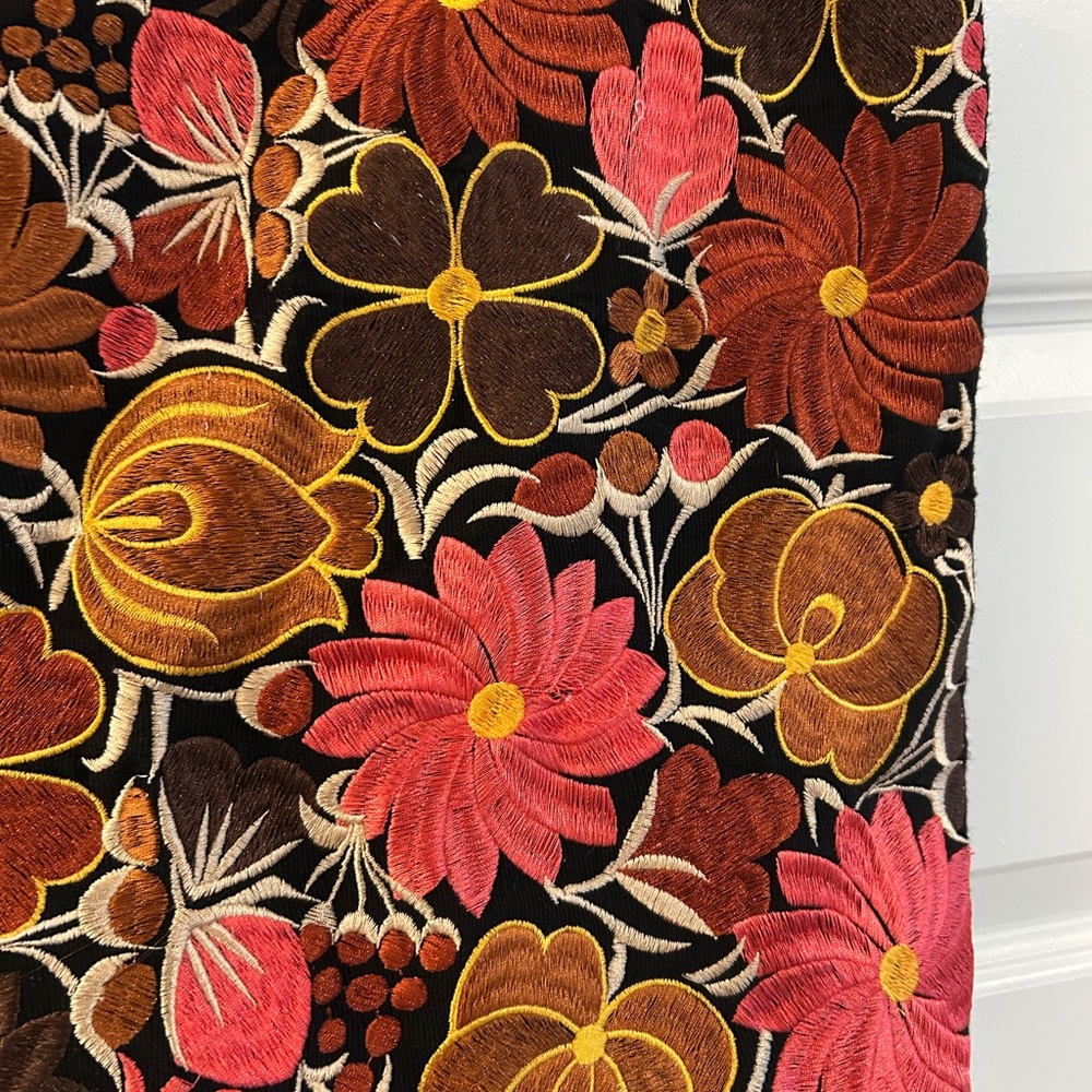 Embroidered Tote Bag Black Pink Brown - Picture 4 of 11